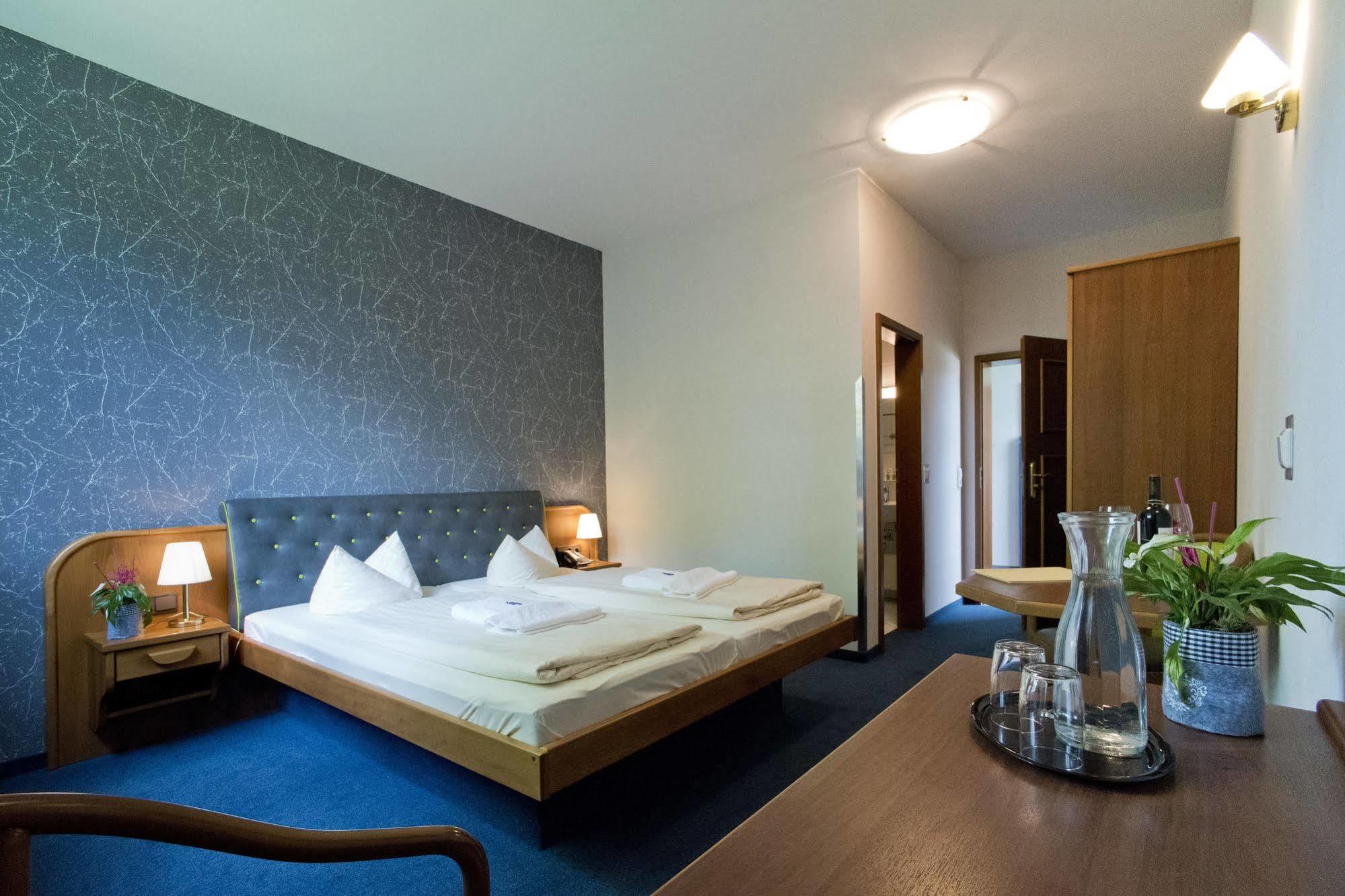 Rennsteighotel Herrnberger Hof ノイウハウス・アム・レンヴェーク エクステリア 写真