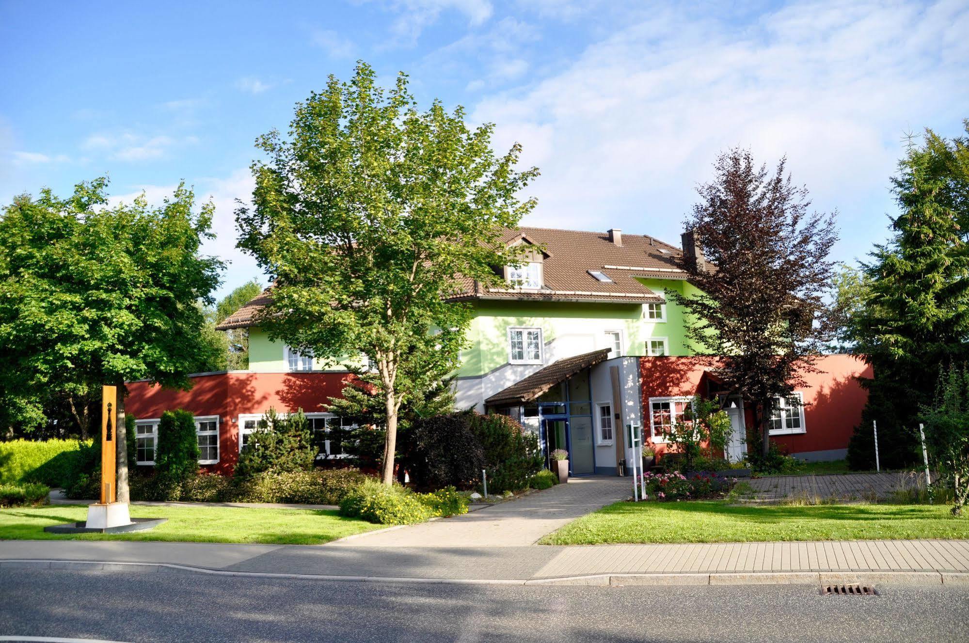 Rennsteighotel Herrnberger Hof ノイウハウス・アム・レンヴェーク エクステリア 写真